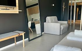 Seaport Apartments Studio Austral 403